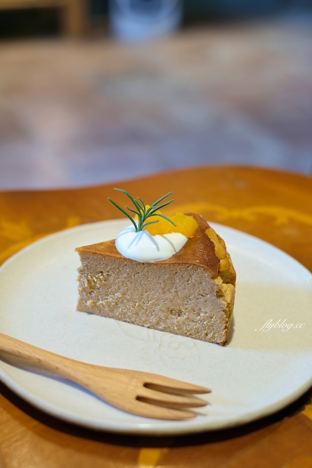 台中西屯｜UOTT屋頂上的大叔，隱身教師新村公寓5樓，台中預約制甜點店 @飛天璇的口袋