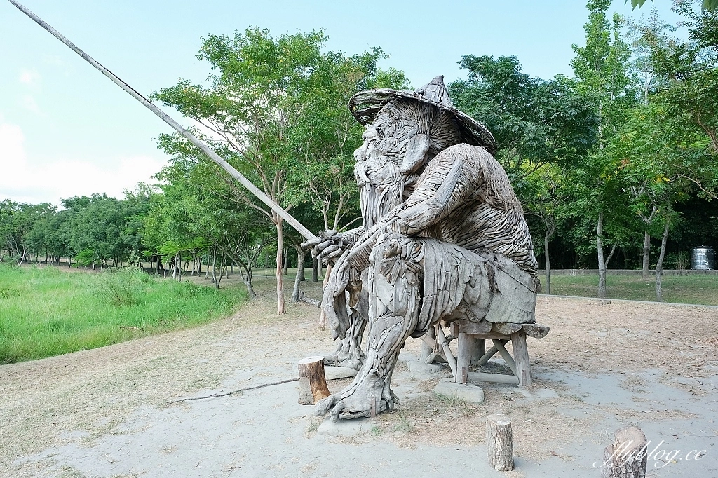 台東池上｜池上大坡池，垂釣老翁不見了，悠閒的環湖木棧步道，欣賞夏日荷花盛開 @飛天璇的口袋