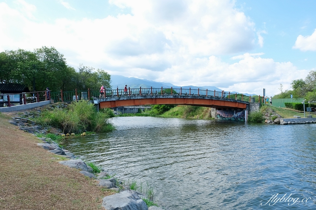 台東池上｜池上大坡池，垂釣老翁不見了，悠閒的環湖木棧步道，欣賞夏日荷花盛開 @飛天璇的口袋