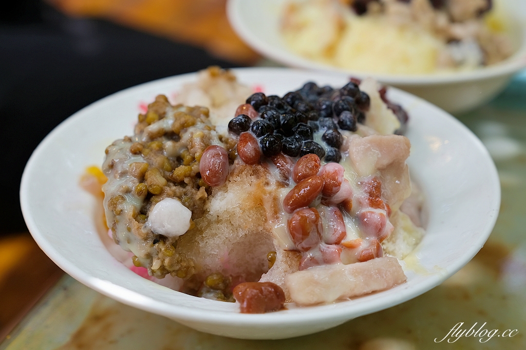 苗栗通霄｜小倆口自助冰店，隱身市場裡，傳承第三代，在地53年的老冰店 @飛天璇的口袋