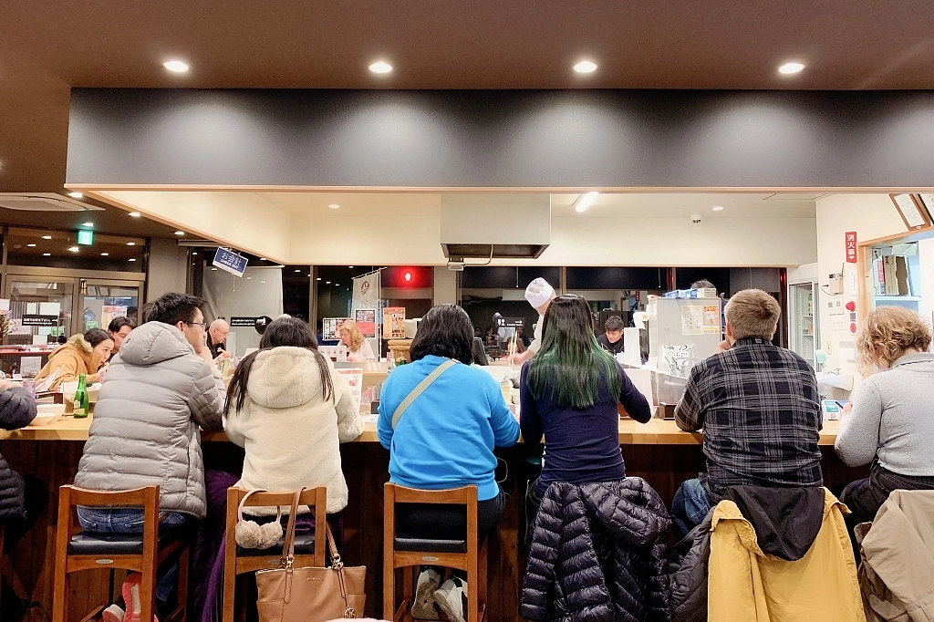 日本山梨｜冨士天ぷら いだ天．河口湖車站美食，像富士山一樣高的天婦羅 @飛天璇的口袋