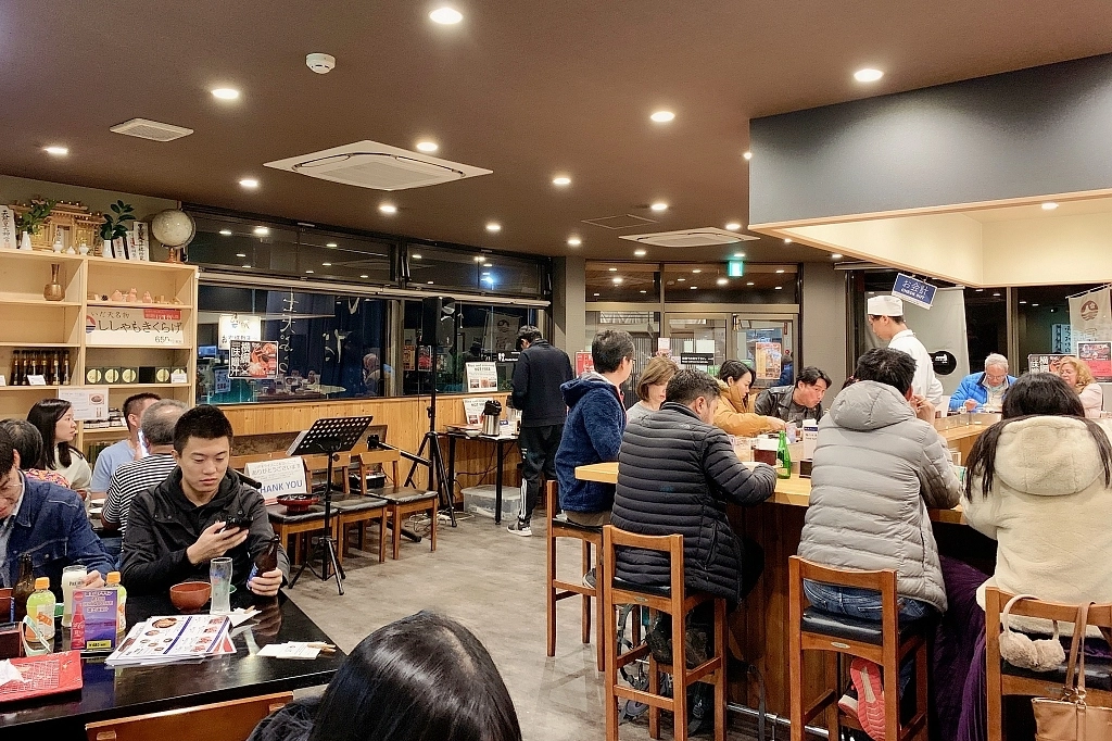 日本山梨｜冨士天ぷら いだ天．河口湖車站美食，像富士山一樣高的天婦羅 @飛天璇的口袋