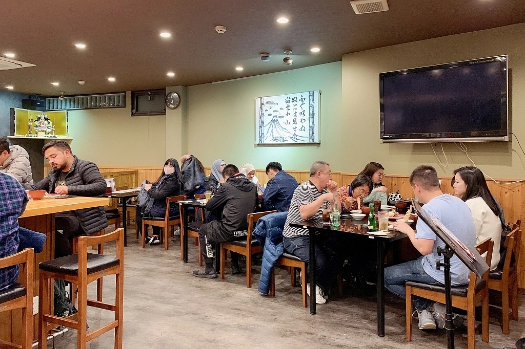 日本山梨｜冨士天ぷら いだ天．河口湖車站美食，像富士山一樣高的天婦羅 @飛天璇的口袋