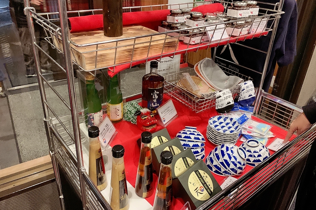 日本山梨｜冨士天ぷら いだ天．河口湖車站美食，像富士山一樣高的天婦羅 @飛天璇的口袋