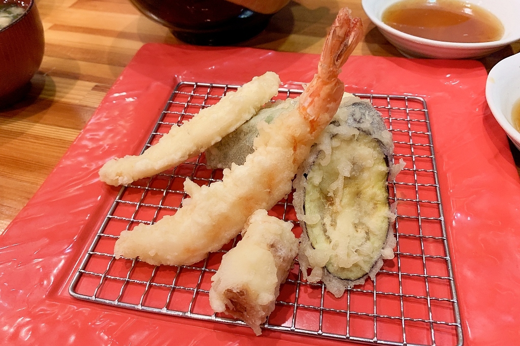 日本山梨｜冨士天ぷら いだ天．河口湖車站美食，像富士山一樣高的天婦羅 @飛天璇的口袋