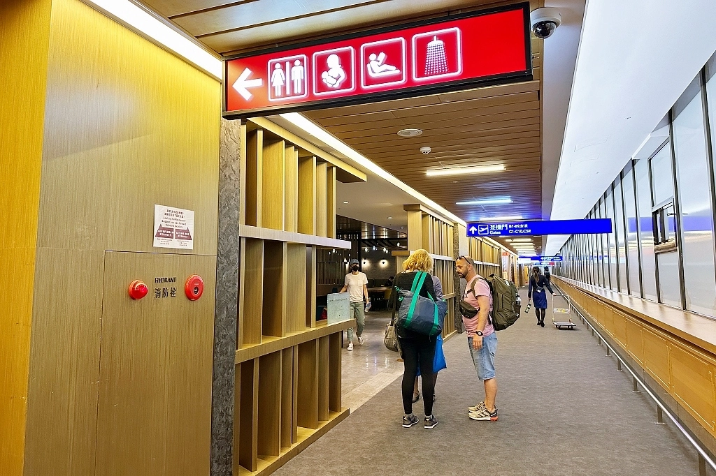 桃園大園｜桃園機場免費貴賓室．24小時開放休息，沙發、Wifi、充電、洗澡、哺乳 @飛天璇的口袋