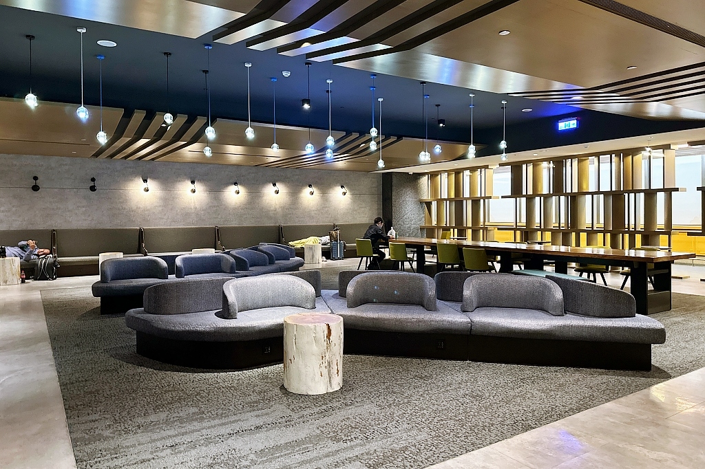 桃園大園｜桃園機場免費貴賓室．24小時開放休息，沙發、Wifi、充電、洗澡、哺乳 @飛天璇的口袋