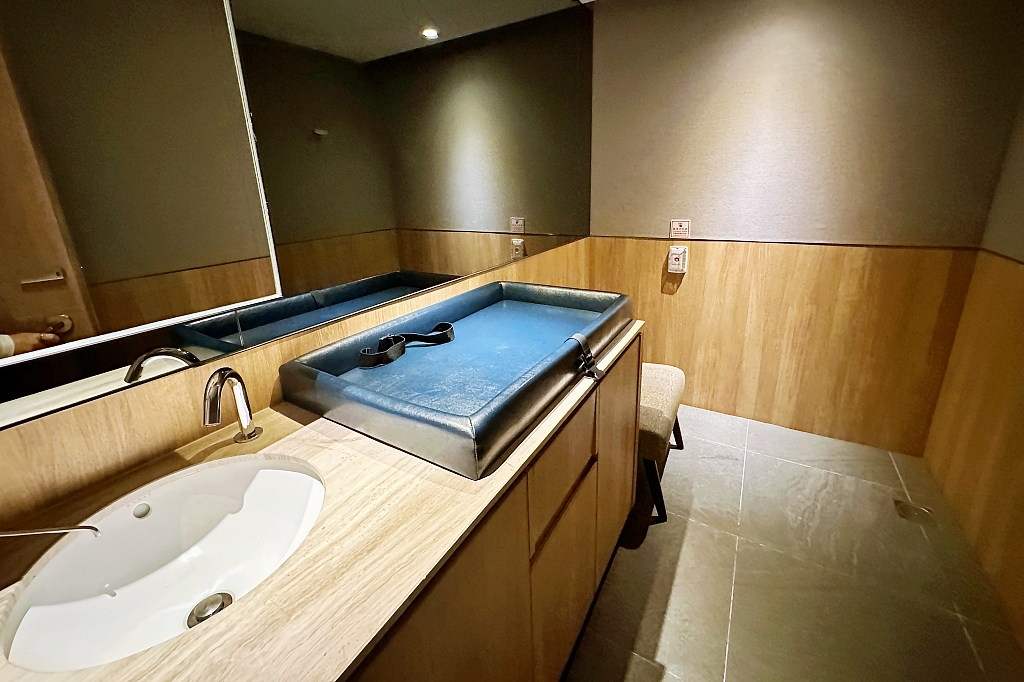 桃園大園｜桃園機場免費貴賓室．24小時開放休息，沙發、Wifi、充電、洗澡、哺乳 @飛天璇的口袋