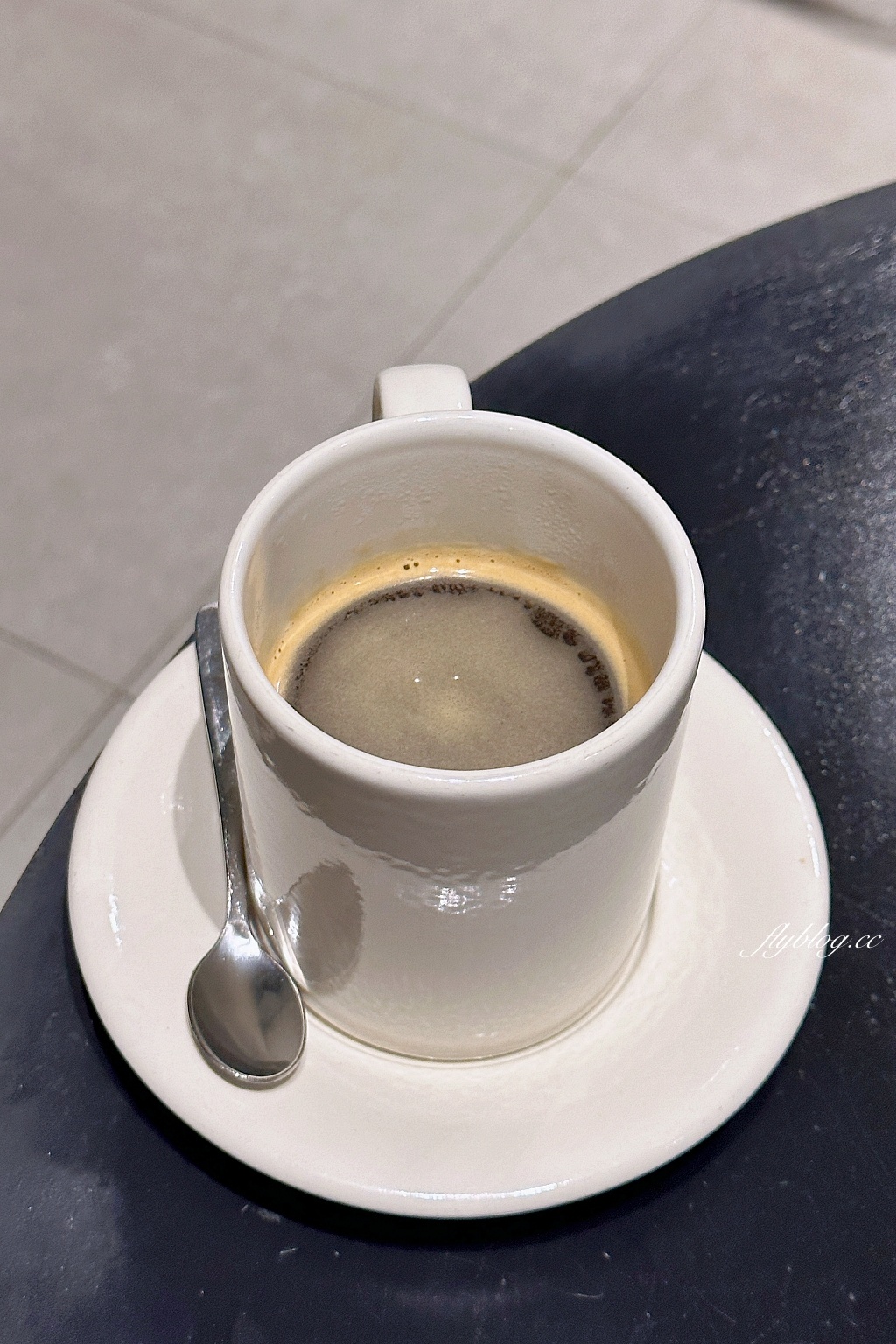 泰國清邁｜Lot of Taste，清邁尼曼區優質咖啡館，才喝完一杯忍不住再續一杯 @飛天璇的口袋