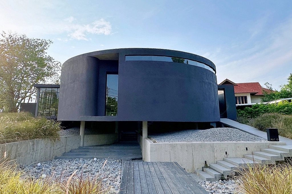 泰國清邁｜PLUTO.cnx 冥王星咖啡館，外星球主題建築藝術，清邁IG網紅咖啡館 @飛天璇的口袋