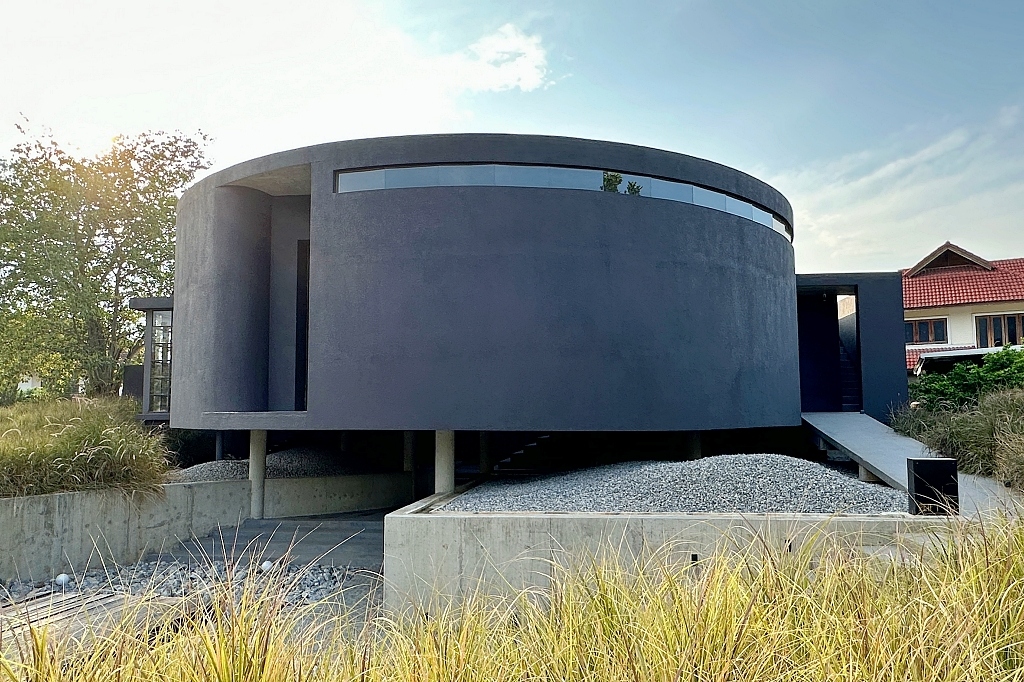 泰國清邁｜PLUTO.cnx 冥王星咖啡館，外星球主題建築藝術，清邁IG網紅咖啡館 @飛天璇的口袋