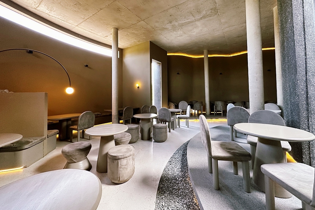 泰國清邁｜PLUTO.cnx 冥王星咖啡館，外星球主題建築藝術，清邁IG網紅咖啡館 @飛天璇的口袋