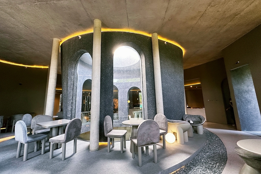 泰國清邁｜PLUTO.cnx 冥王星咖啡館，外星球主題建築藝術，清邁IG網紅咖啡館 @飛天璇的口袋