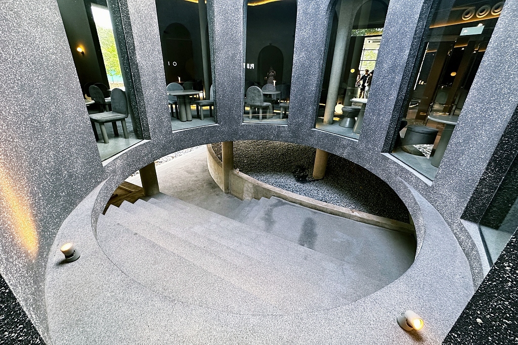 泰國清邁｜PLUTO.cnx 冥王星咖啡館，外星球主題建築藝術，清邁IG網紅咖啡館 @飛天璇的口袋