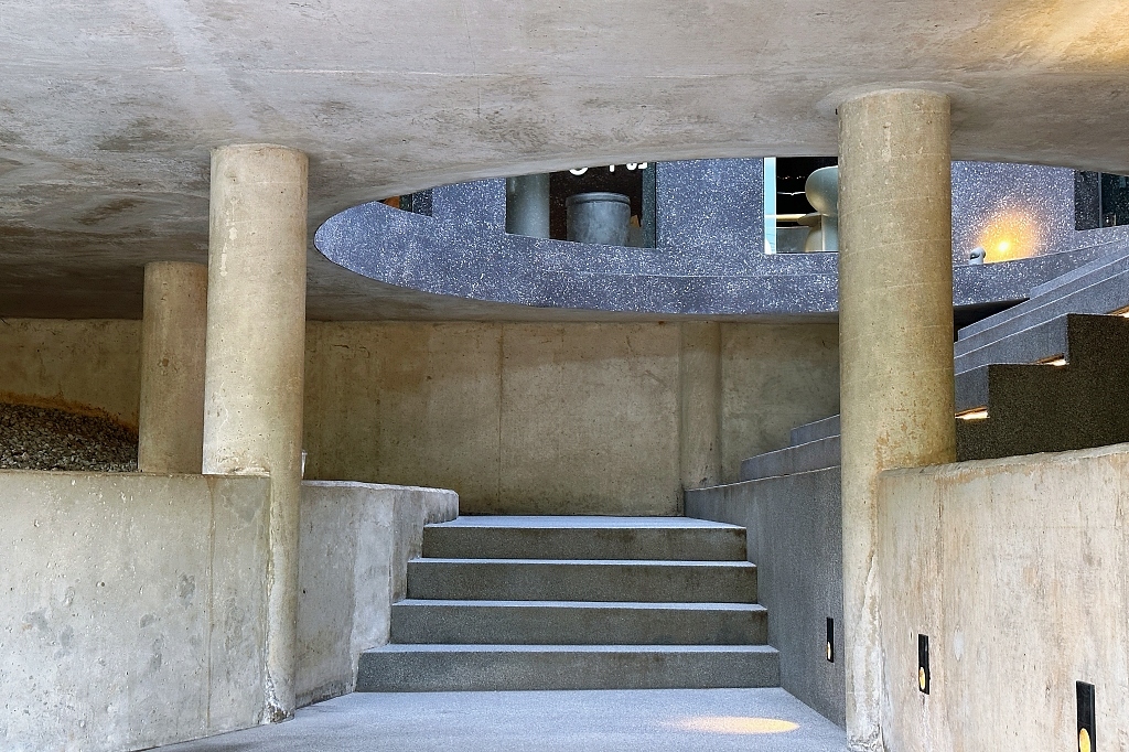 泰國清邁｜PLUTO.cnx 冥王星咖啡館，外星球主題建築藝術，清邁IG網紅咖啡館 @飛天璇的口袋