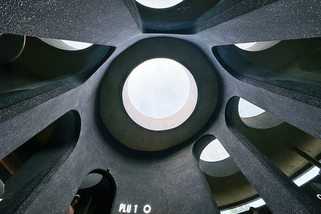 泰國清邁｜PLUTO.cnx 冥王星咖啡館，外星球主題建築藝術，清邁IG網紅咖啡館 @飛天璇的口袋