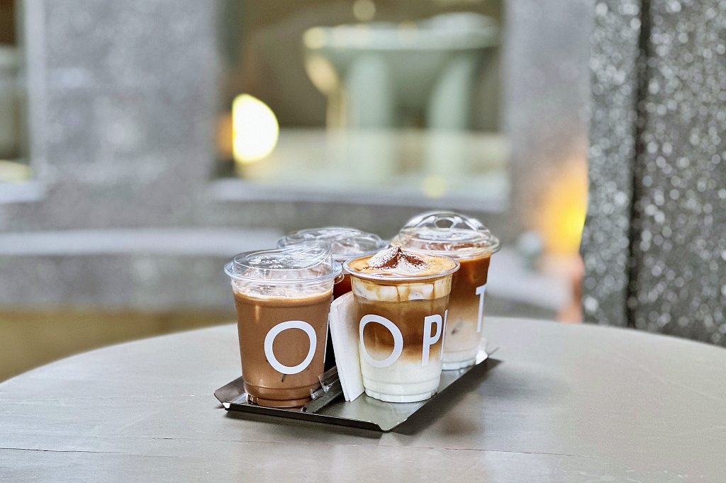 泰國清邁｜PLUTO.cnx 冥王星咖啡館，外星球主題建築藝術，清邁IG網紅咖啡館 @飛天璇的口袋