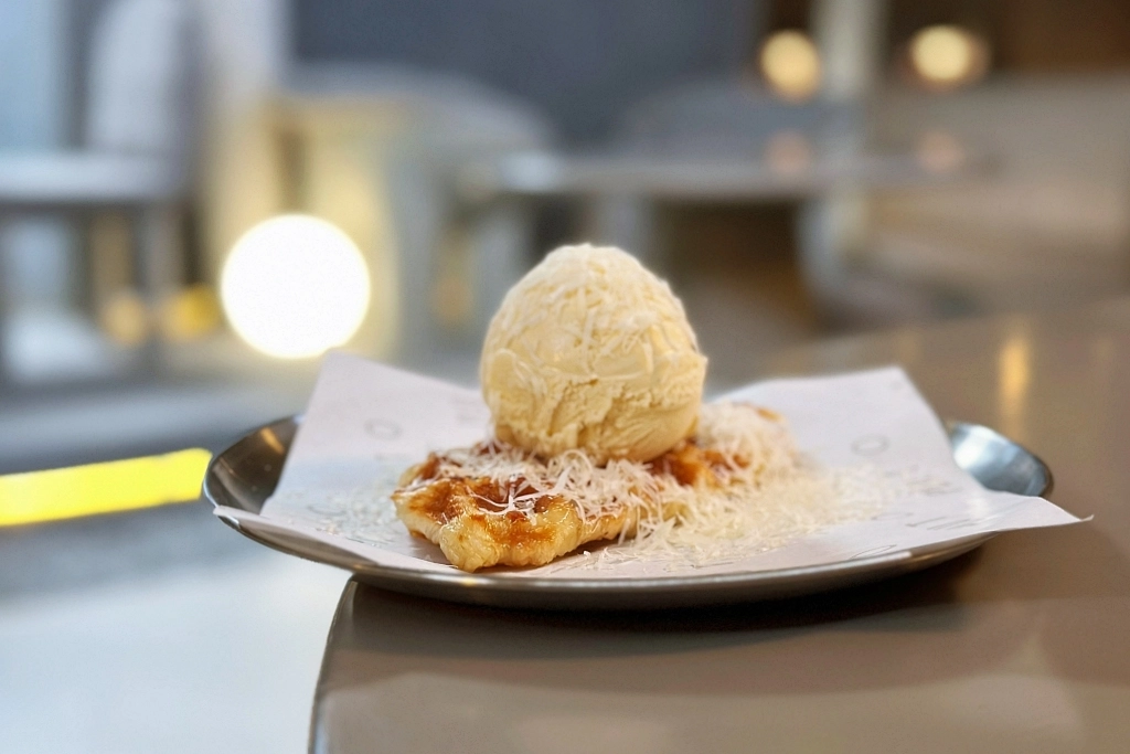 泰國清邁｜PLUTO.cnx 冥王星咖啡館，外星球主題建築藝術，清邁IG網紅咖啡館 @飛天璇的口袋