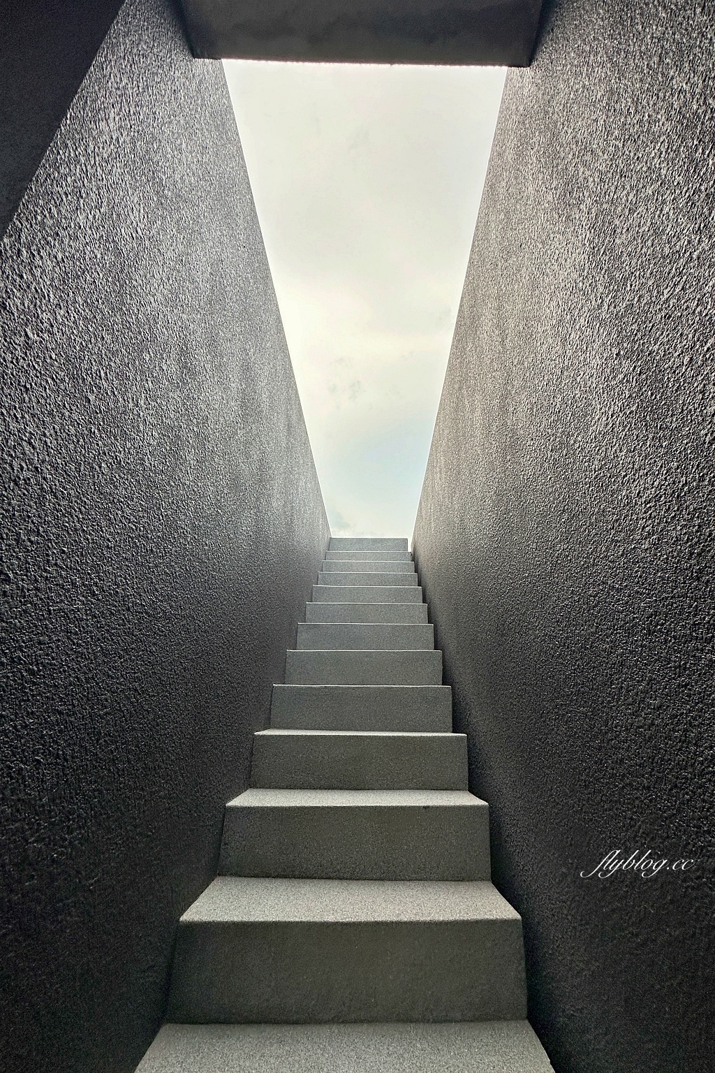 泰國清邁｜PLUTO.cnx 冥王星咖啡館，外星球主題建築藝術，清邁IG網紅咖啡館 @飛天璇的口袋