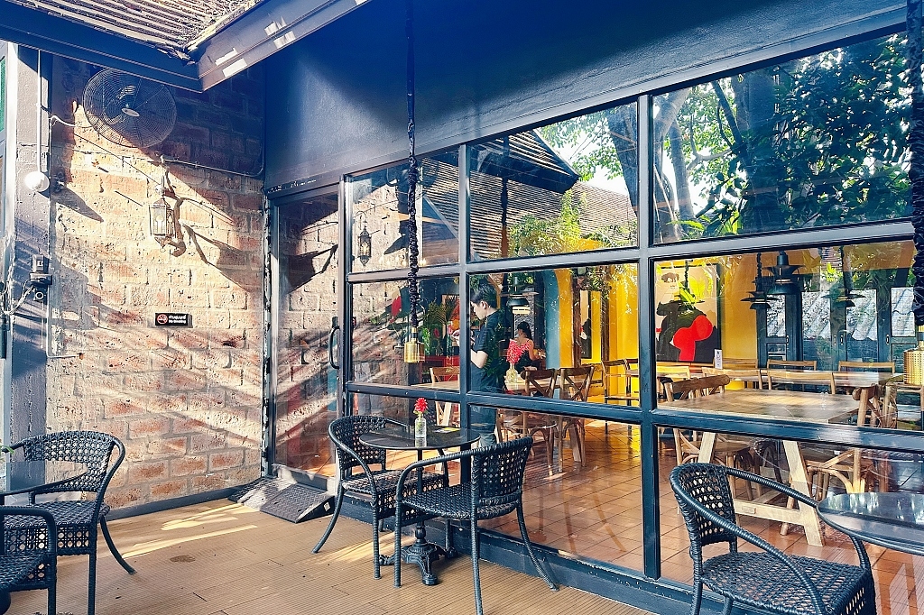 泰國清邁｜Cafe de Oasis & Toby’s Pizza，清邁森林系咖啡館，泰式料理和披薩也好吃 @飛天璇的口袋