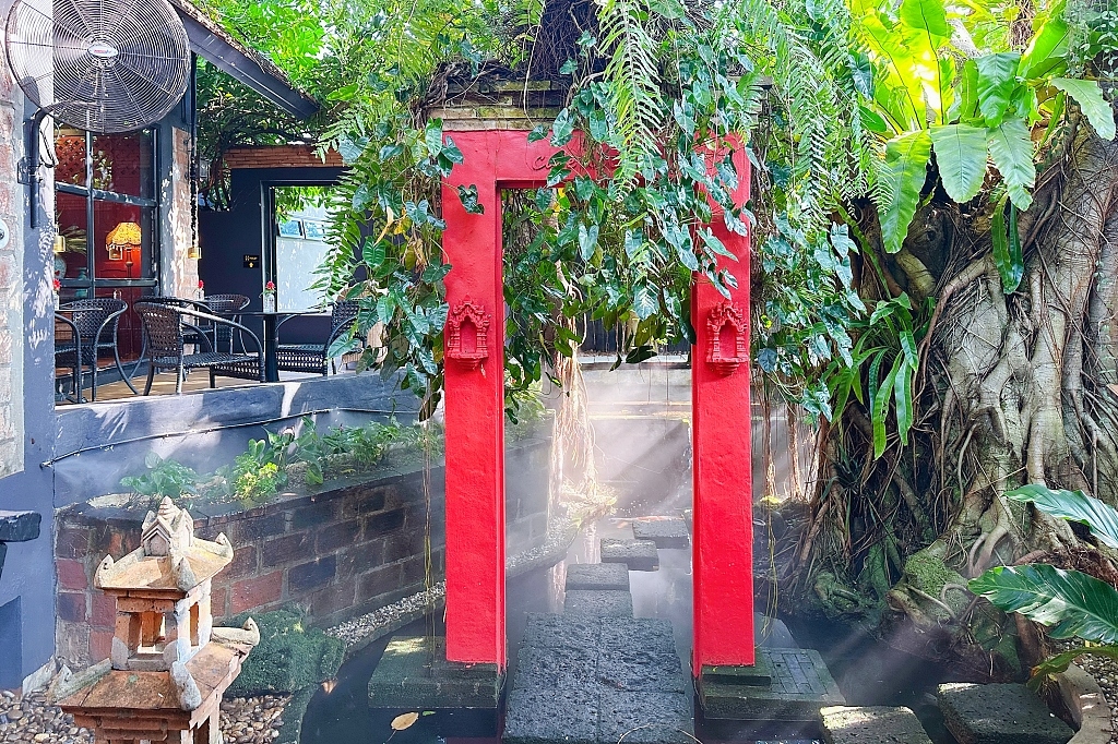 泰國清邁｜Cafe de Oasis & Toby’s Pizza，清邁森林系咖啡館，泰式料理和披薩也好吃 @飛天璇的口袋