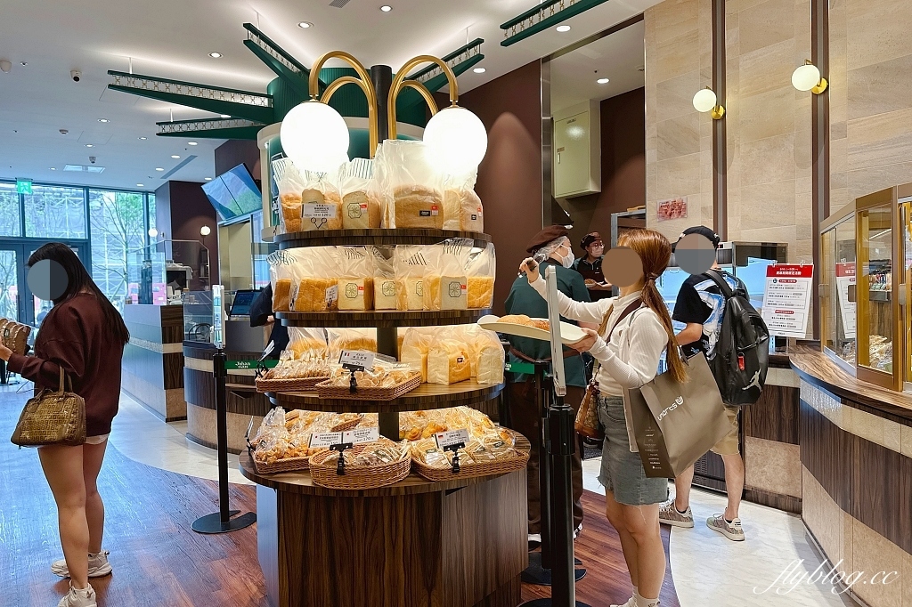 台中東區｜Johan麵包坊．台中LaLaport北館一樓，麵包也可以內用 @飛天璇的口袋