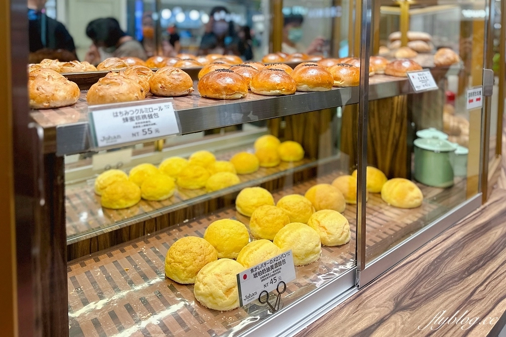 台中東區｜Johan麵包坊．台中LaLaport北館一樓，麵包也可以內用 @飛天璇的口袋