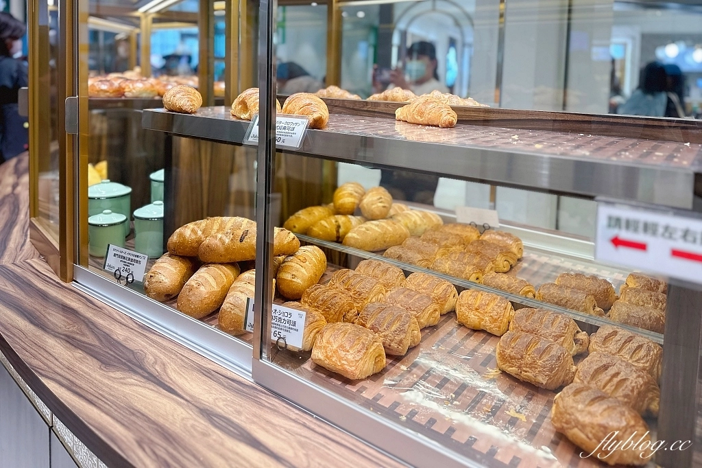 台中東區｜Johan麵包坊．台中LaLaport北館一樓，麵包也可以內用 @飛天璇的口袋