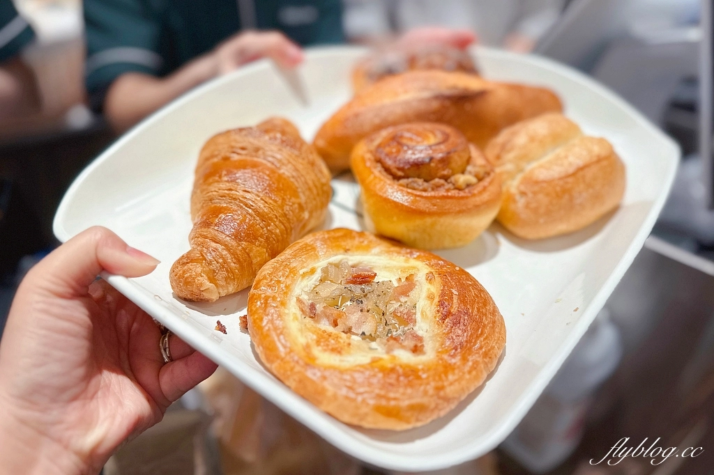 台中東區｜Johan麵包坊．台中LaLaport北館一樓，麵包也可以內用 @飛天璇的口袋