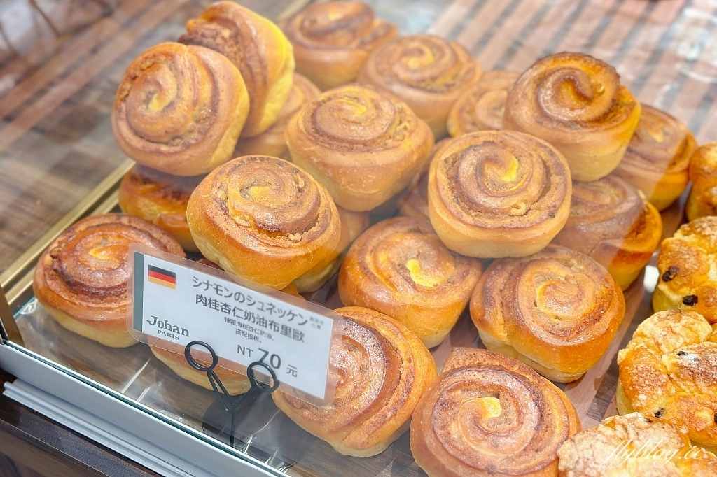 台中東區｜Johan麵包坊．台中LaLaport北館一樓，麵包也可以內用 @飛天璇的口袋