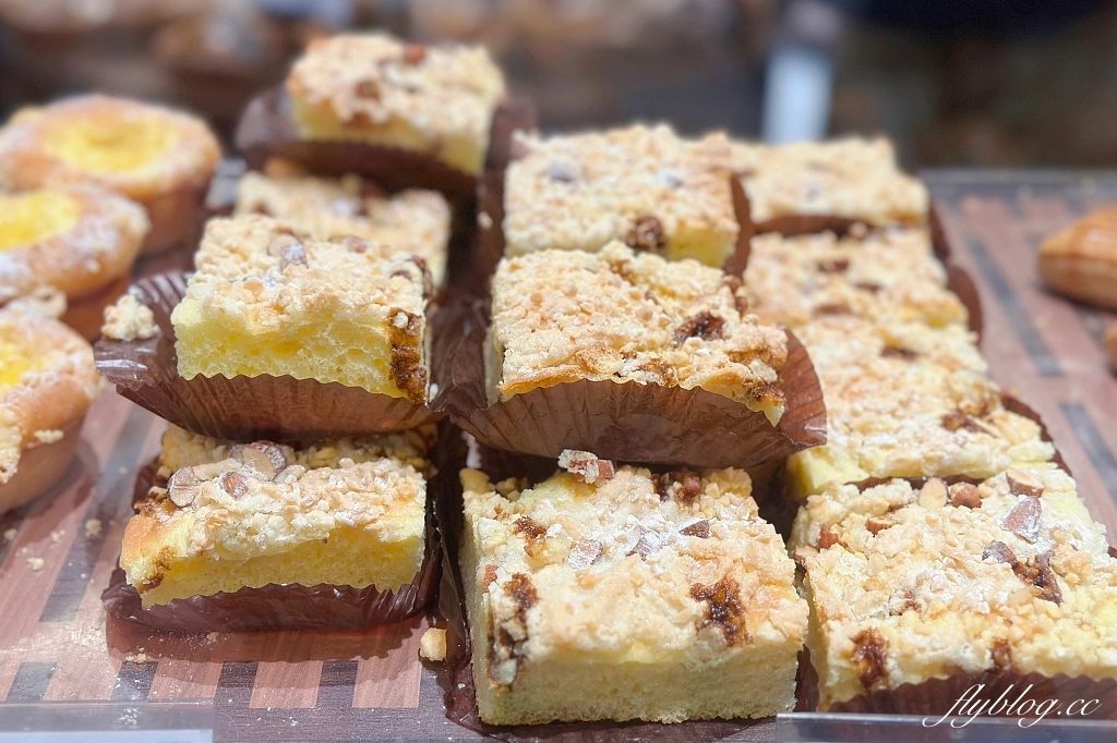 台中東區｜Johan麵包坊．台中LaLaport北館一樓，麵包也可以內用 @飛天璇的口袋