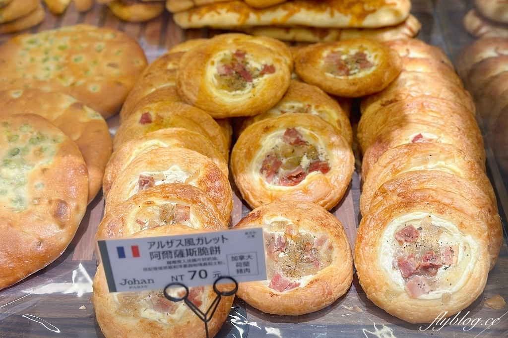 台中東區｜Johan麵包坊．台中LaLaport北館一樓，麵包也可以內用 @飛天璇的口袋