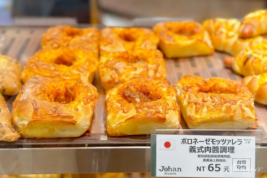 台中東區｜Johan麵包坊．台中LaLaport北館一樓，麵包也可以內用 @飛天璇的口袋