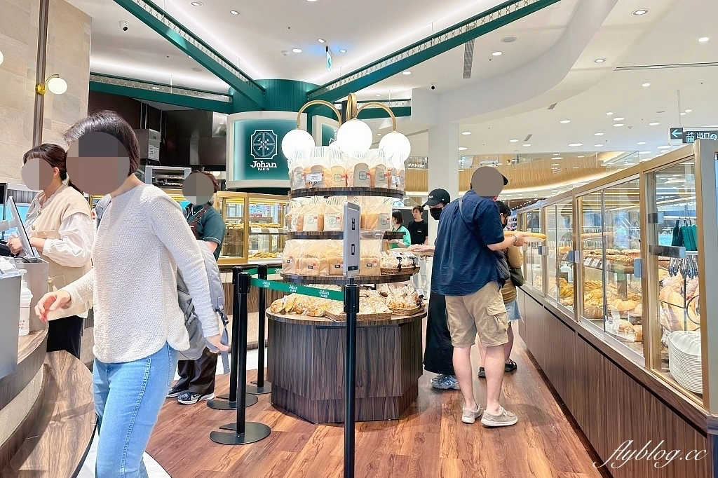 台中東區｜Johan麵包坊．台中LaLaport北館一樓，麵包也可以內用 @飛天璇的口袋