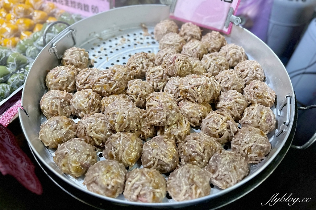 台中南區｜潘媽媽美食，大慶夜市純手工客家米食，草仔粿、肉粽、芋頭巧和肉粽都吃得到 @飛天璇的口袋