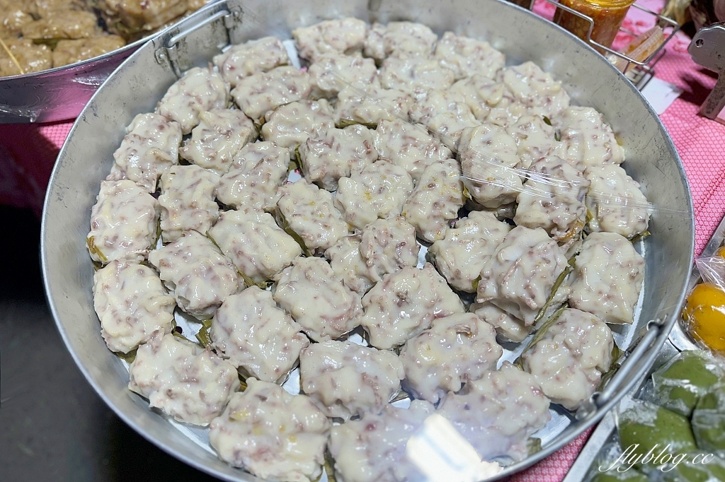 台中南區｜潘媽媽美食，大慶夜市純手工客家米食，草仔粿、肉粽、芋頭巧和肉粽都吃得到 @飛天璇的口袋