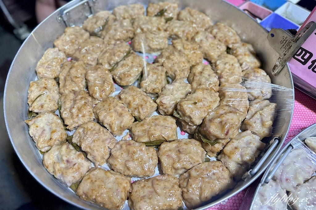 台中南區｜潘媽媽美食，大慶夜市純手工客家米食，草仔粿、肉粽、芋頭巧和肉粽都吃得到 @飛天璇的口袋