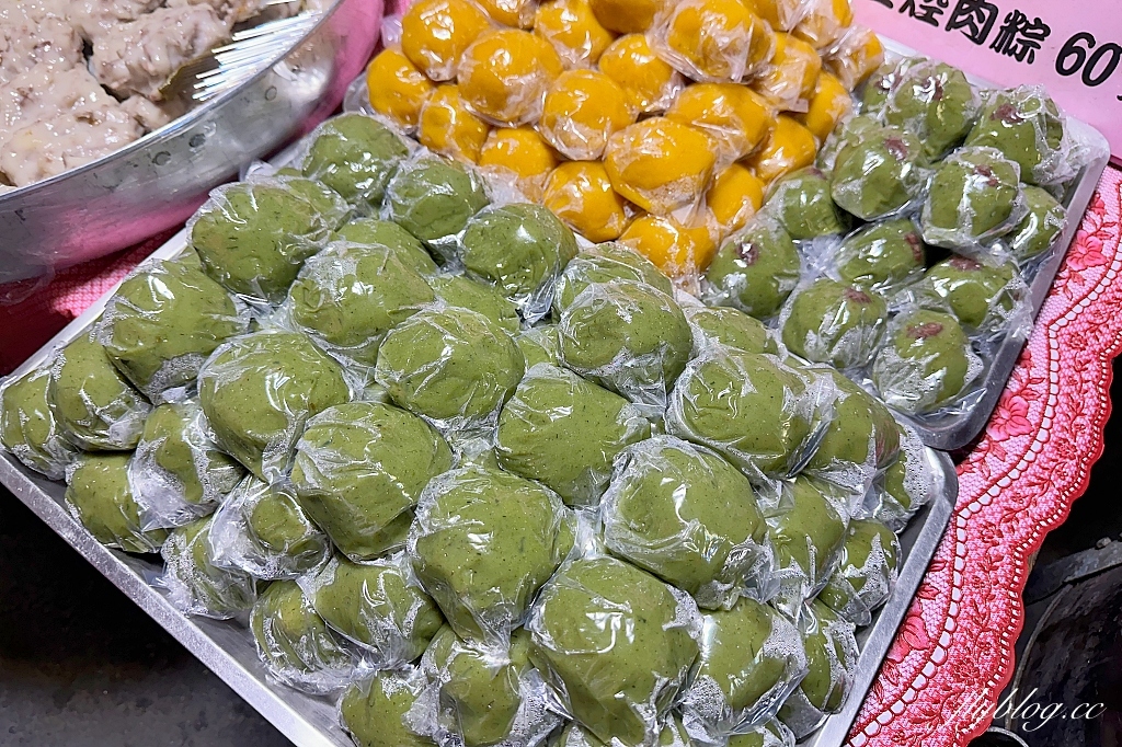 台中南區｜潘媽媽美食，大慶夜市純手工客家米食，草仔粿、肉粽、芋頭巧和肉粽都吃得到 @飛天璇的口袋