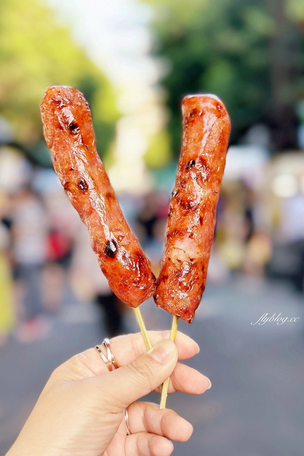 台北中正|黃家香腸.排隊也要吃的皇家現烤香腸,白鍾元也推薦的泉州街美食 @飛天璇的口袋 台北中正|黃家香腸.排隊也要吃的皇家現烤香腸,白鍾元也推薦的泉州街美食 @飛天璇的口袋