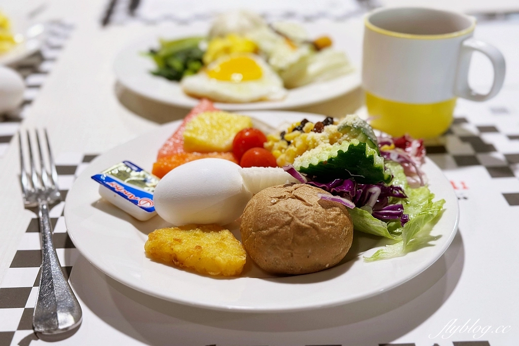 台北中正｜台北凱撒大飯店，台北車站正對面，樓下就是捷運站，交通便利美食林立 @飛天璇的口袋