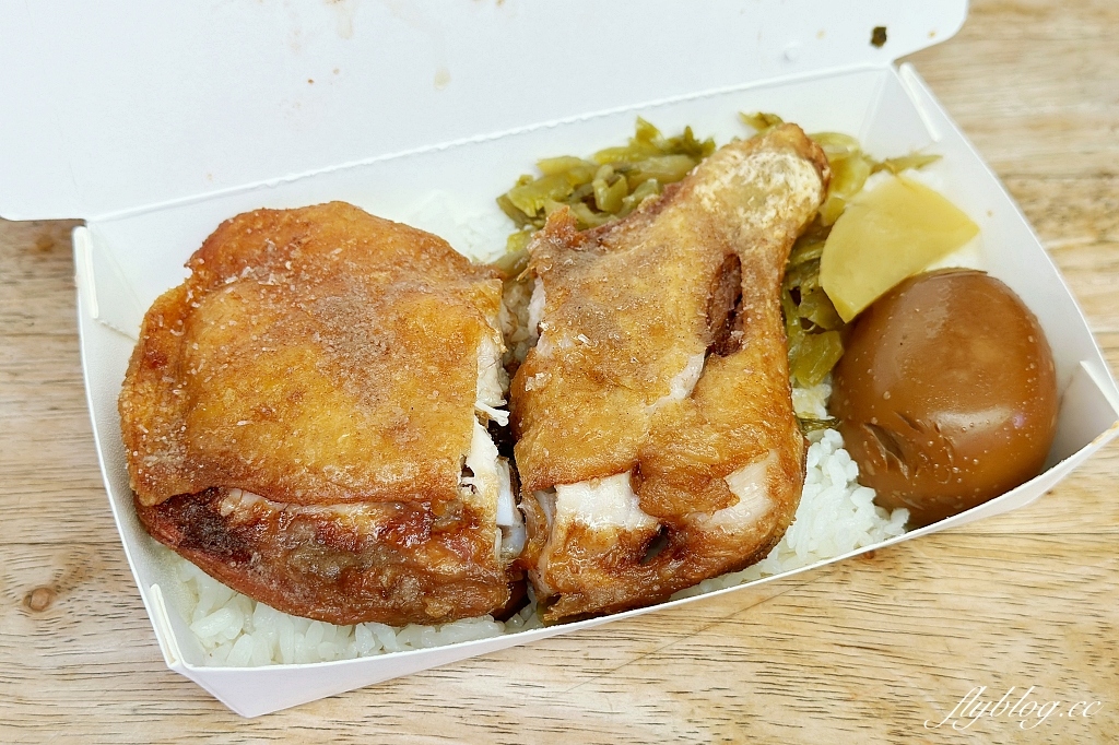 高雄鹽埕｜阿英排骨飯．鹽埕區必吃排隊名店，懷念古早味排骨便當(附菜單) @飛天璇的口袋