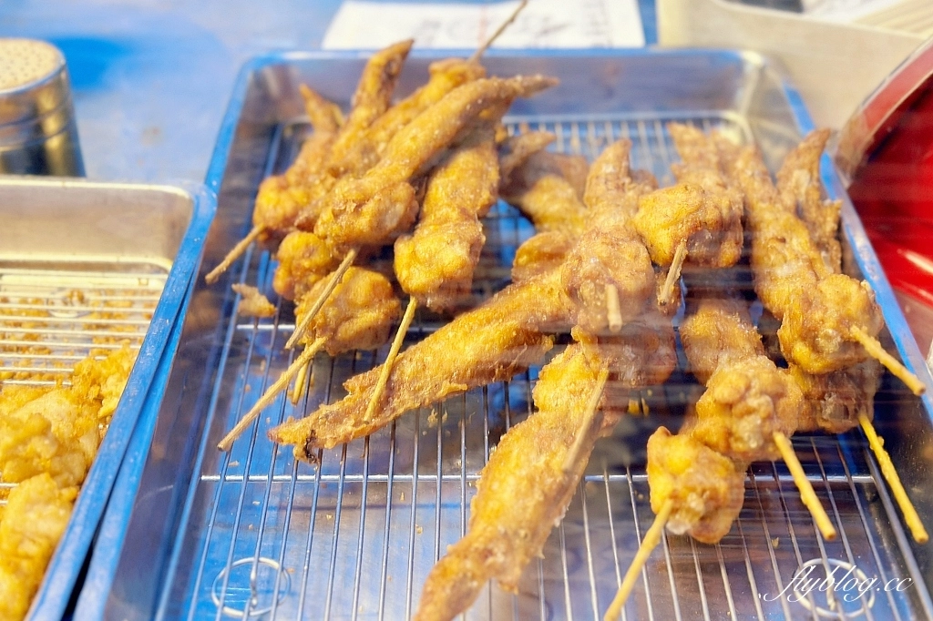 台中南區｜一也黃金豆乳雞，20元炸雞翅必點，旱溪大慶夜市排隊美食 @飛天璇的口袋