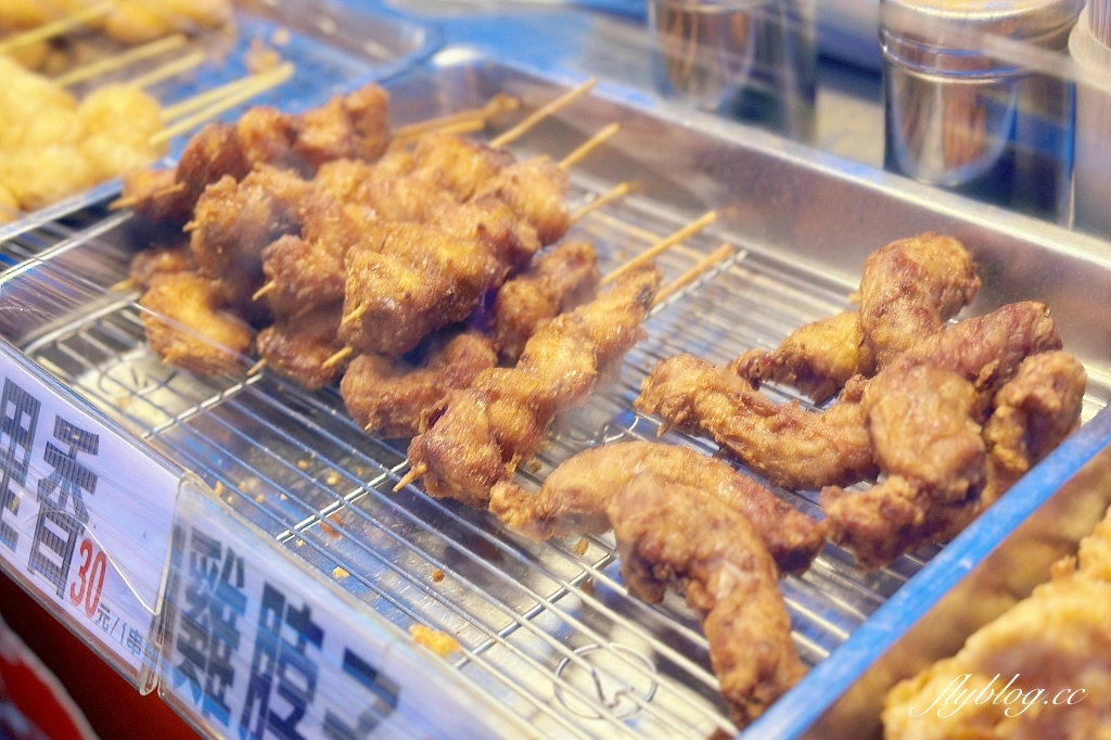 台中南區｜一也黃金豆乳雞，20元炸雞翅必點，旱溪大慶夜市排隊美食 @飛天璇的口袋