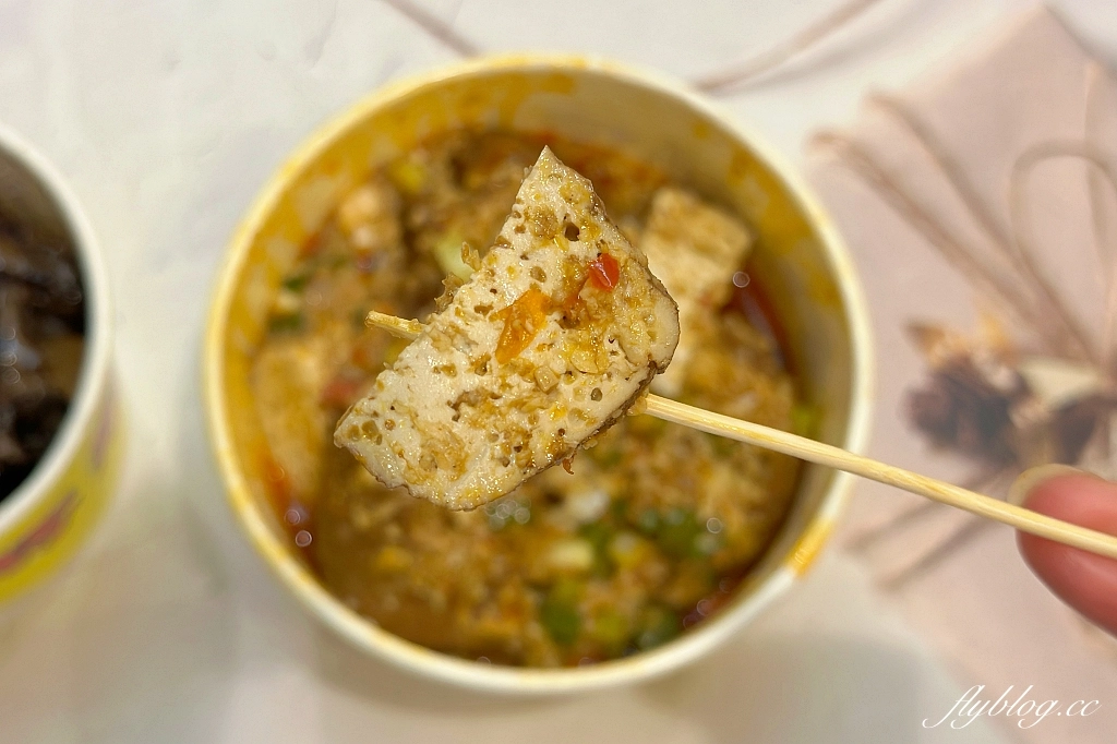 台中南區｜方臉師傅蒜香豆干，旱溪夜市和大慶夜市的排隊美食，軟嫩入味的豆乾 @飛天璇的口袋