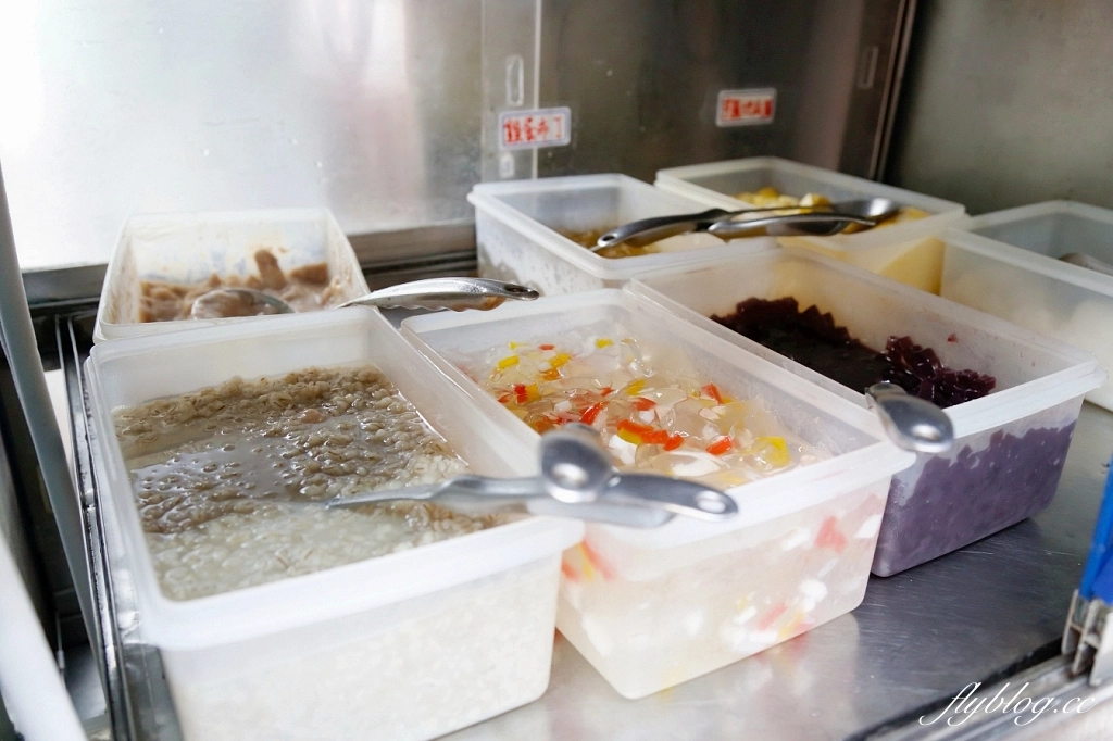苗栗通霄｜小倆口自助冰店，隱身市場裡，傳承第三代，在地53年的老冰店 @飛天璇的口袋