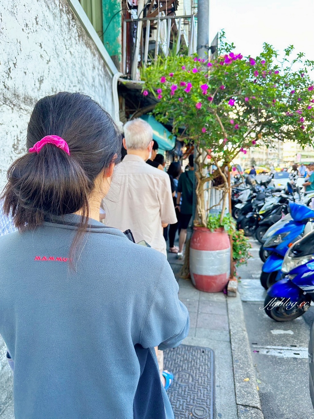 台北中正|黃家香腸.排隊也要吃的皇家現烤香腸,白鍾元也推薦的泉州街美食 @飛天璇的口袋 台北中正|黃家香腸.排隊也要吃的皇家現烤香腸,白鍾元也推薦的泉州街美食 @飛天璇的口袋