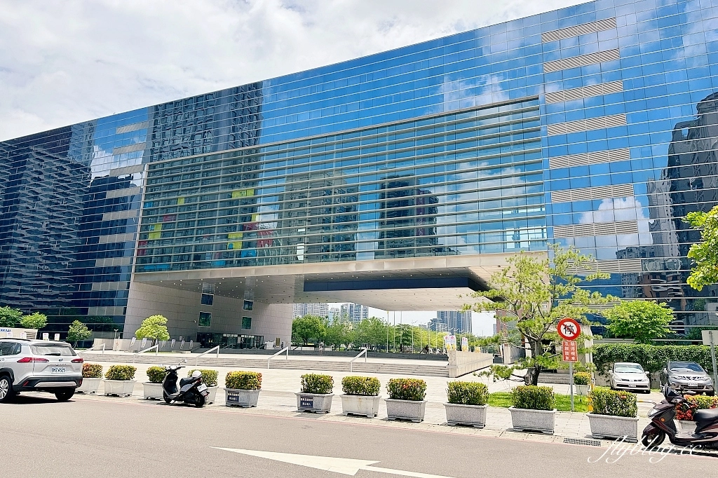 台中西屯｜台中市政府員工餐廳，市政府地下室的平價自助餐，葷食素食都有提供，超過50種菜色選擇 @飛天璇的口袋