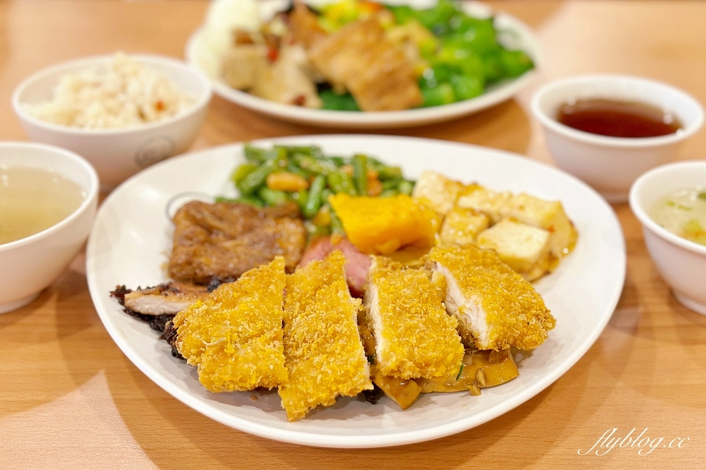 台中西屯｜台中市政府員工餐廳，市政府地下室的平價自助餐，葷食素食都有提供，超過50種菜色選擇 @飛天璇的口袋