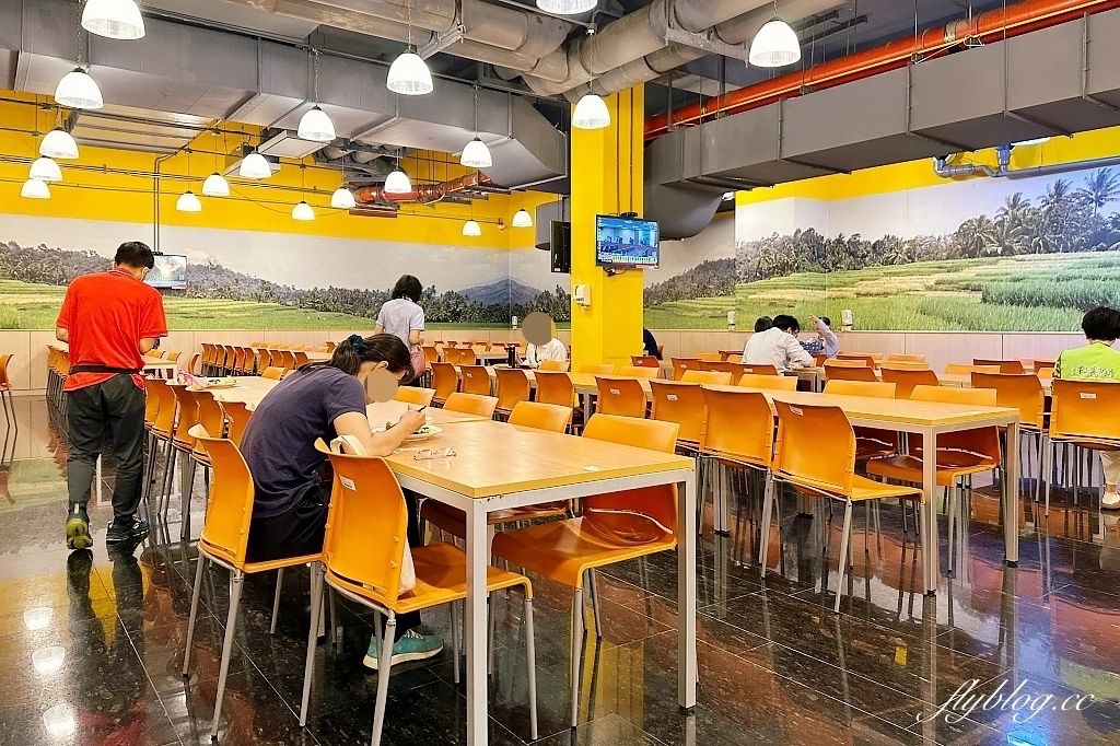 台中西屯｜台中市政府員工餐廳，市政府地下室的平價自助餐，葷食素食都有提供，超過50種菜色選擇 @飛天璇的口袋