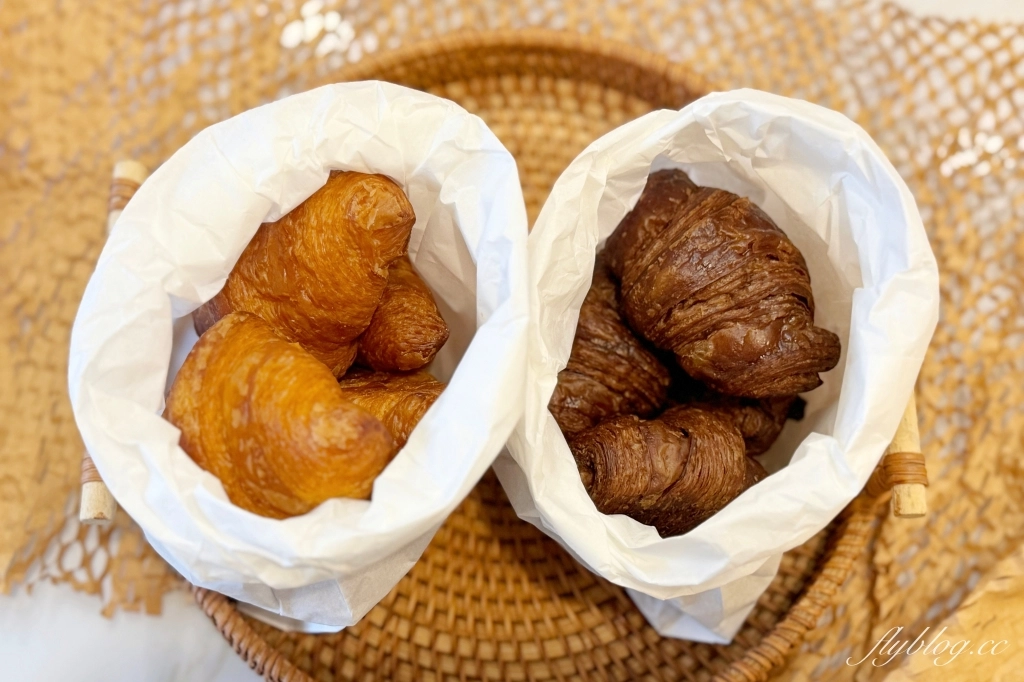 台中東區｜Johan麵包坊．台中LaLaport北館一樓，麵包也可以內用 @飛天璇的口袋